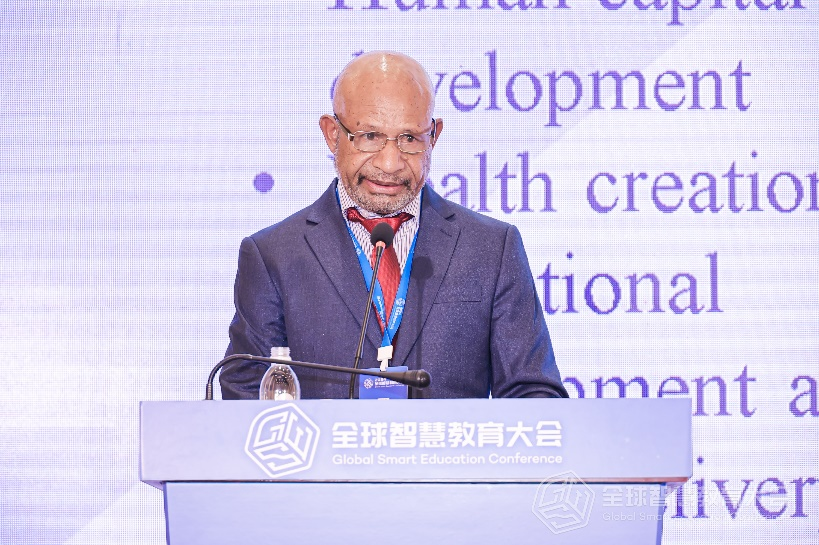 巴布亞新幾內亞戈羅卡大學職業技術教育與培訓學院執行主任 裏斯瓦伊·科尤(Risoi Koiyu)