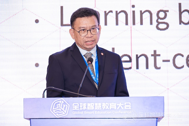 東南亞教育部長組織 STEM 教育中心主任莫恩·克裏塔猜·松薩曼(Morn KritsachaiSomsaman )