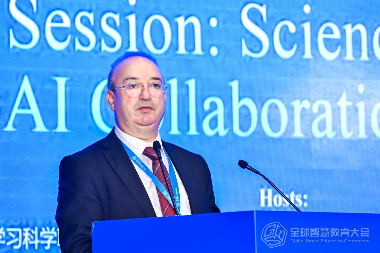 阿拉伯國家聯盟教育、文化、科學組織ICT部門主任穆罕默德&middot;傑姆尼（Mohamed Jemni）