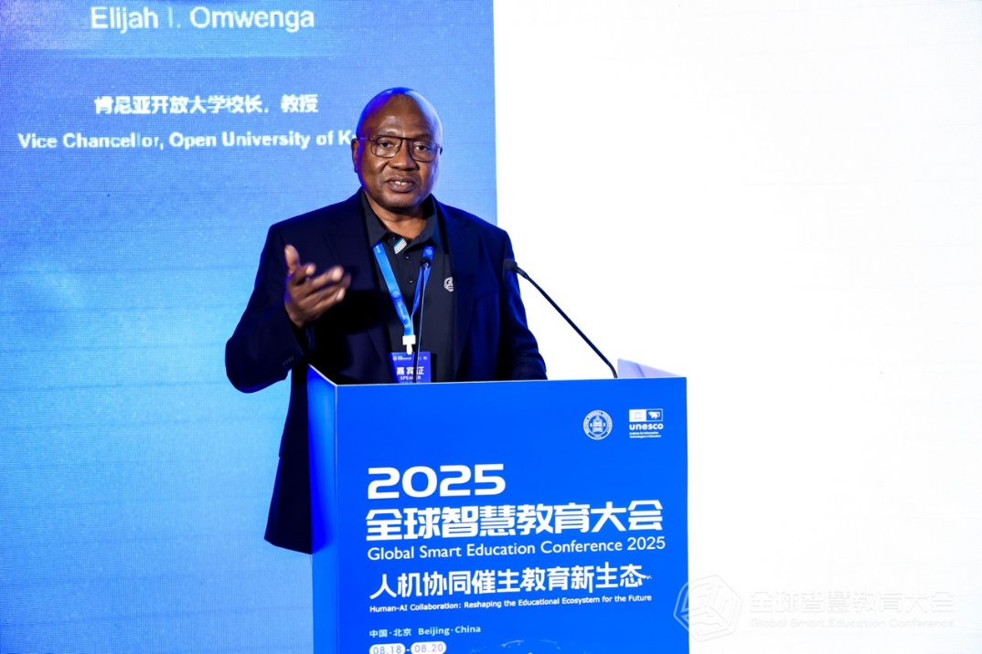 肯尼亞開放大學校長以利亞&middot;I&middot;奧姆溫加（Elijah I. Omwenga）教授