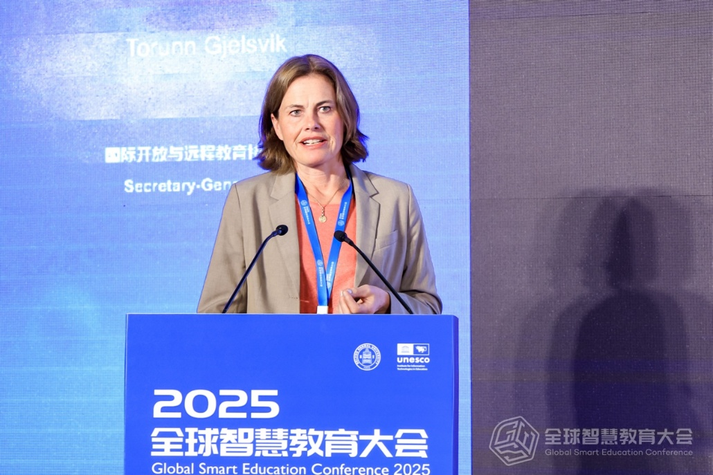 國際開放與遠程教育理事會（ICDE）秘書長托倫&middot;耶爾斯維克（Torunn Gjelsvik）