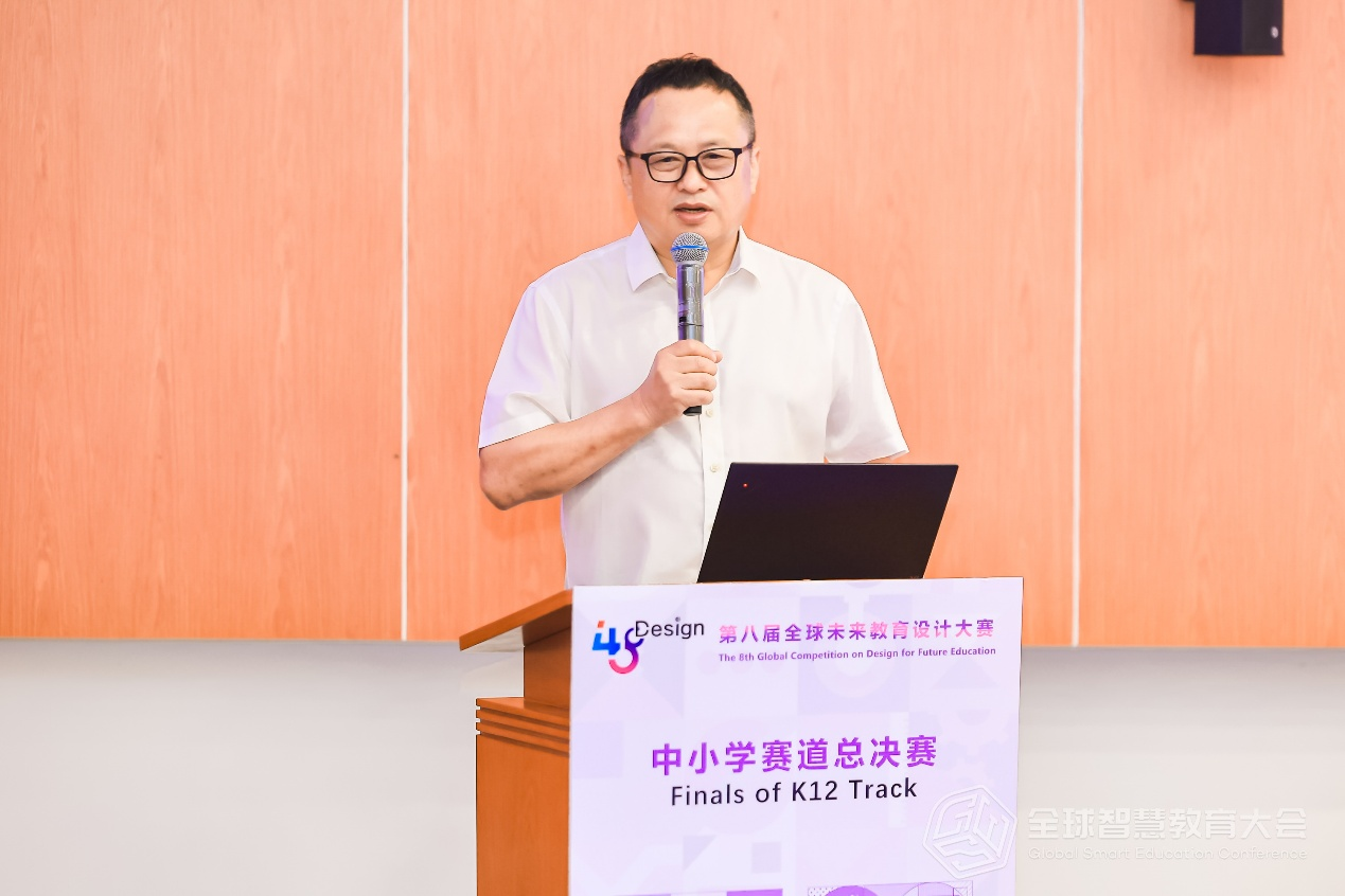 中國教育裝備研究院常務副院長施建國