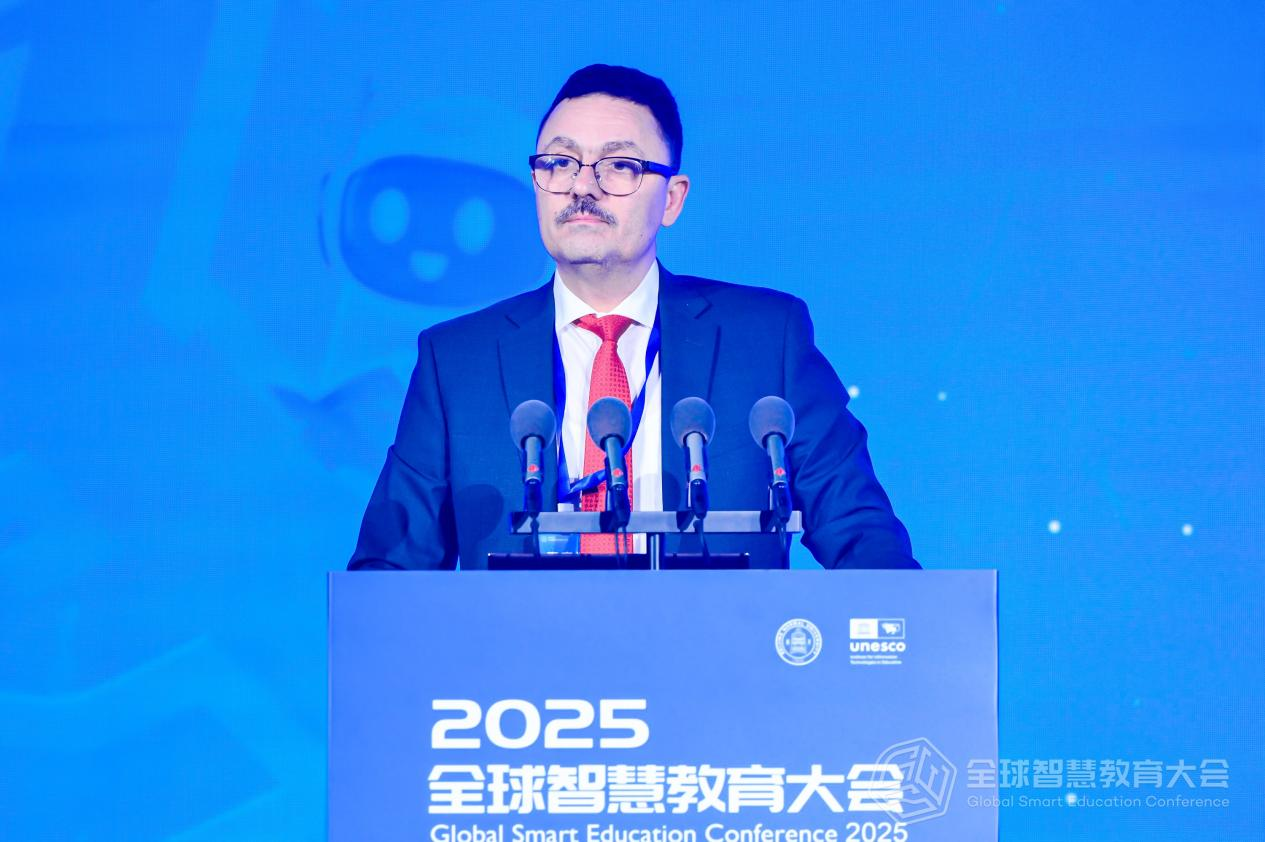 埃及高等教育與科學研究部智慧治理助理部長謝裏夫&middot;基什克（Sherif Kishk）