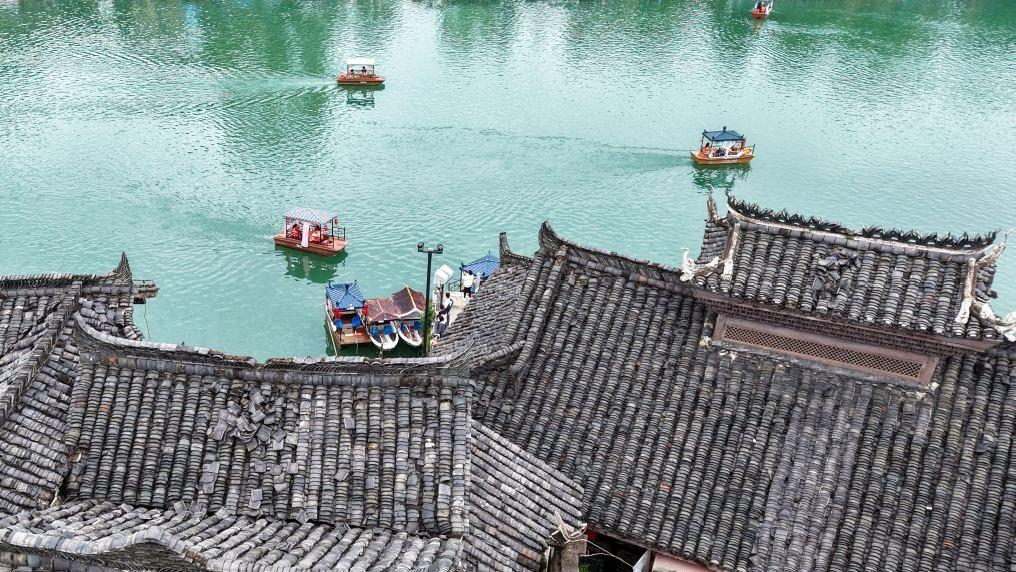 People step outdoors to enjoy National Day holiday