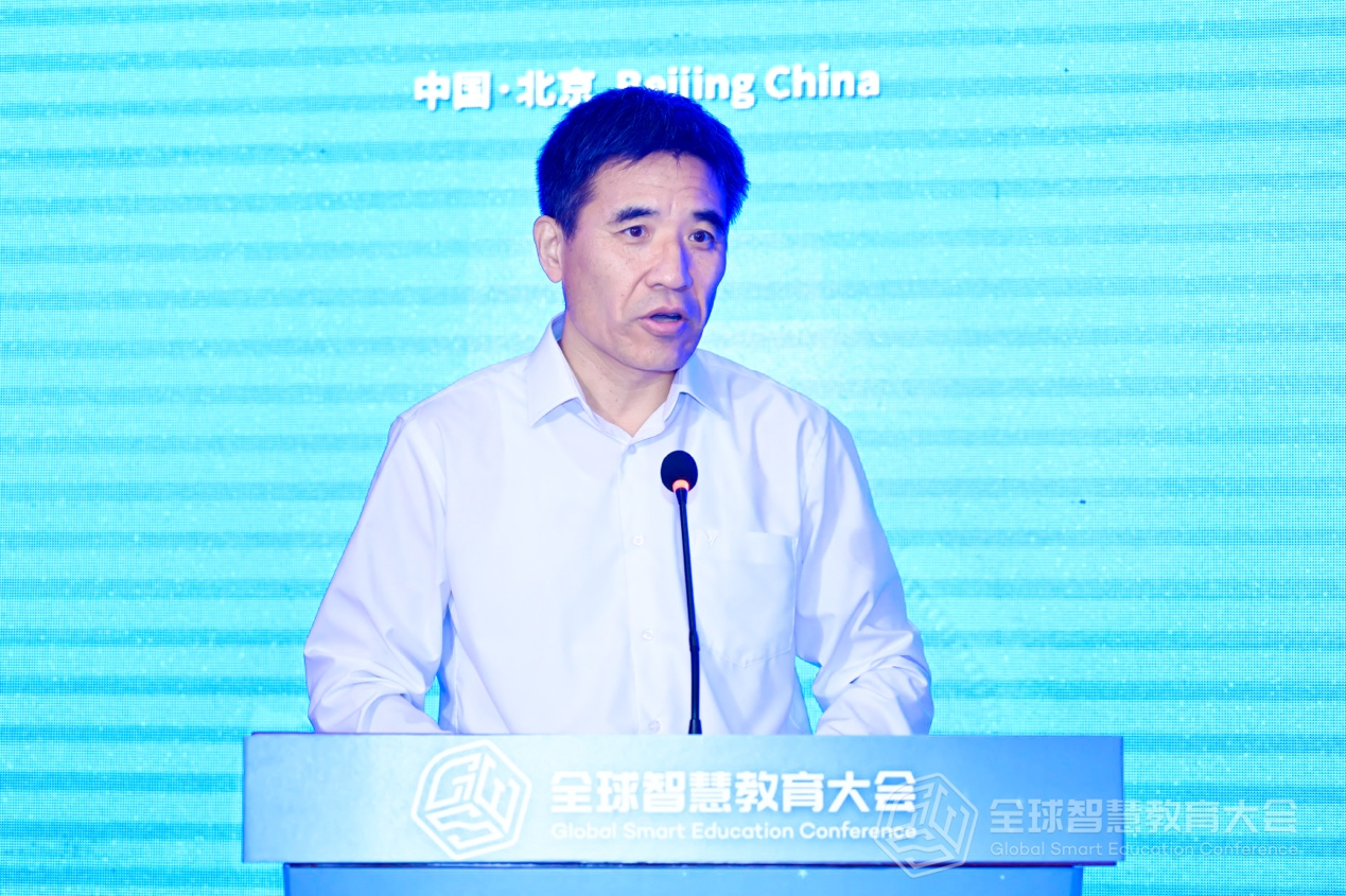 教育部教師工作司教師發展處一級調研員鹿旭忠