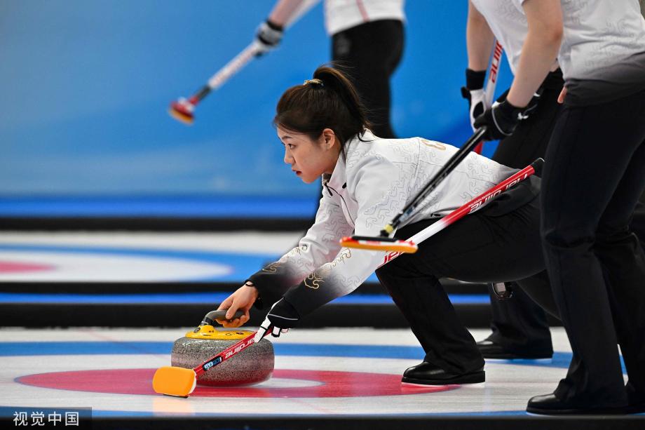 [圖]冬奧女子冰壺中國隊6比5加時險勝韓國迎兩連勝