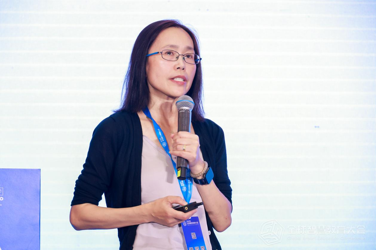 華東師範大學教授，教育信息技術學系主任顧小清