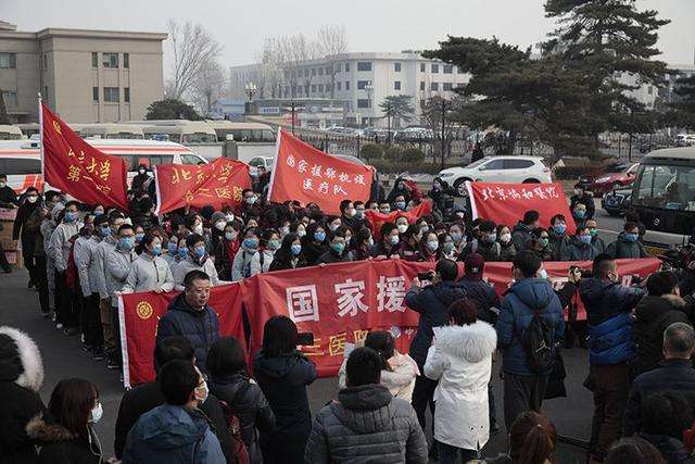 1月26日，由6家在京委屬委管醫院組建的一支121人編制國家援鄂抗疫醫療隊馳援武漢。