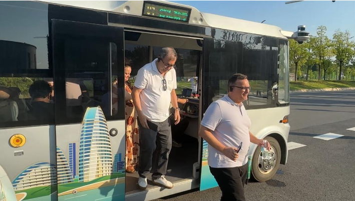 巴西記者體驗無人駕駛汽車