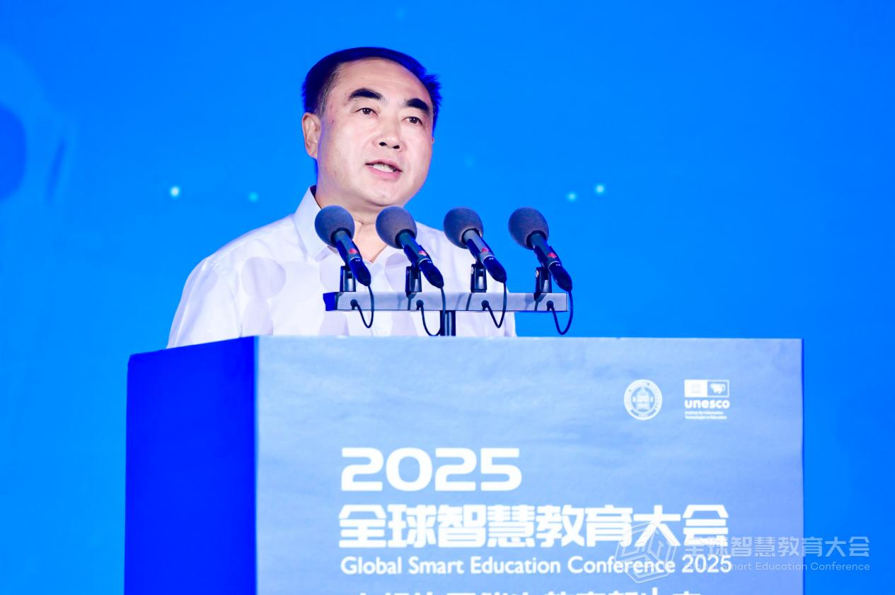 中國教育科學研究院職業教育與繼續教育研究所所長張布和