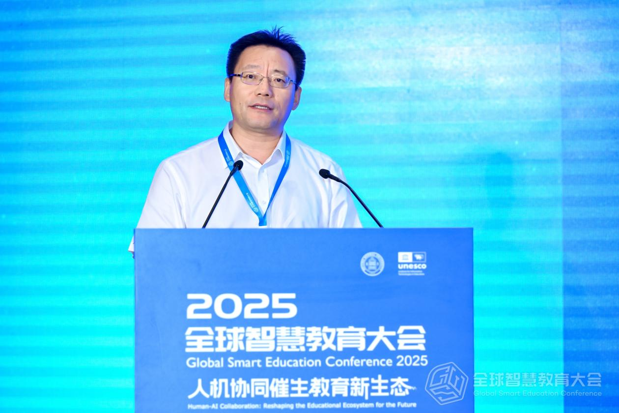 國家信息中心信息化和産業發展部主任，教育部教育數字化專家諮詢委員會委員單志廣