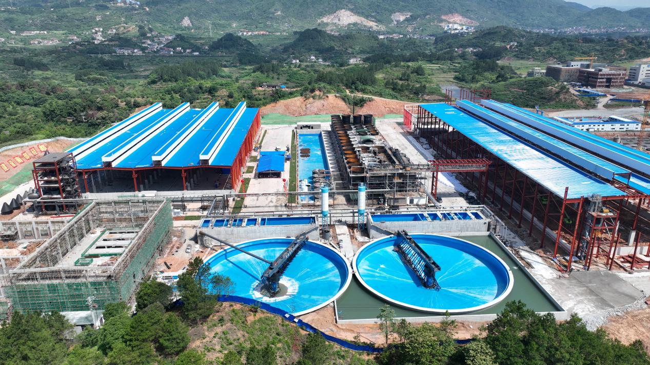 溆浦硅砂企業（溆浦縣融媒體中心 供圖）