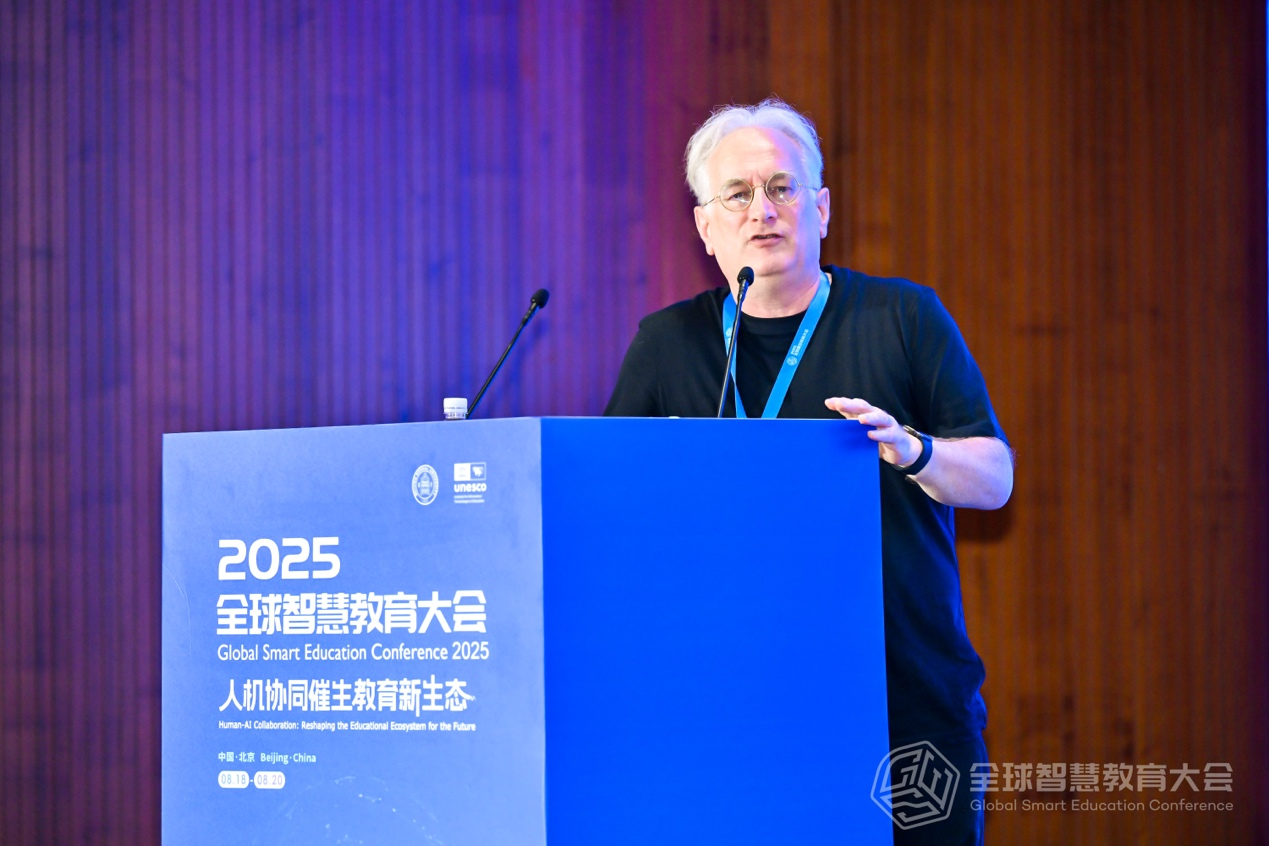 聯合國教科文組織人工智慧與教育倫理教席主持人韋恩&middot;霍姆斯（Wayne Holmes）