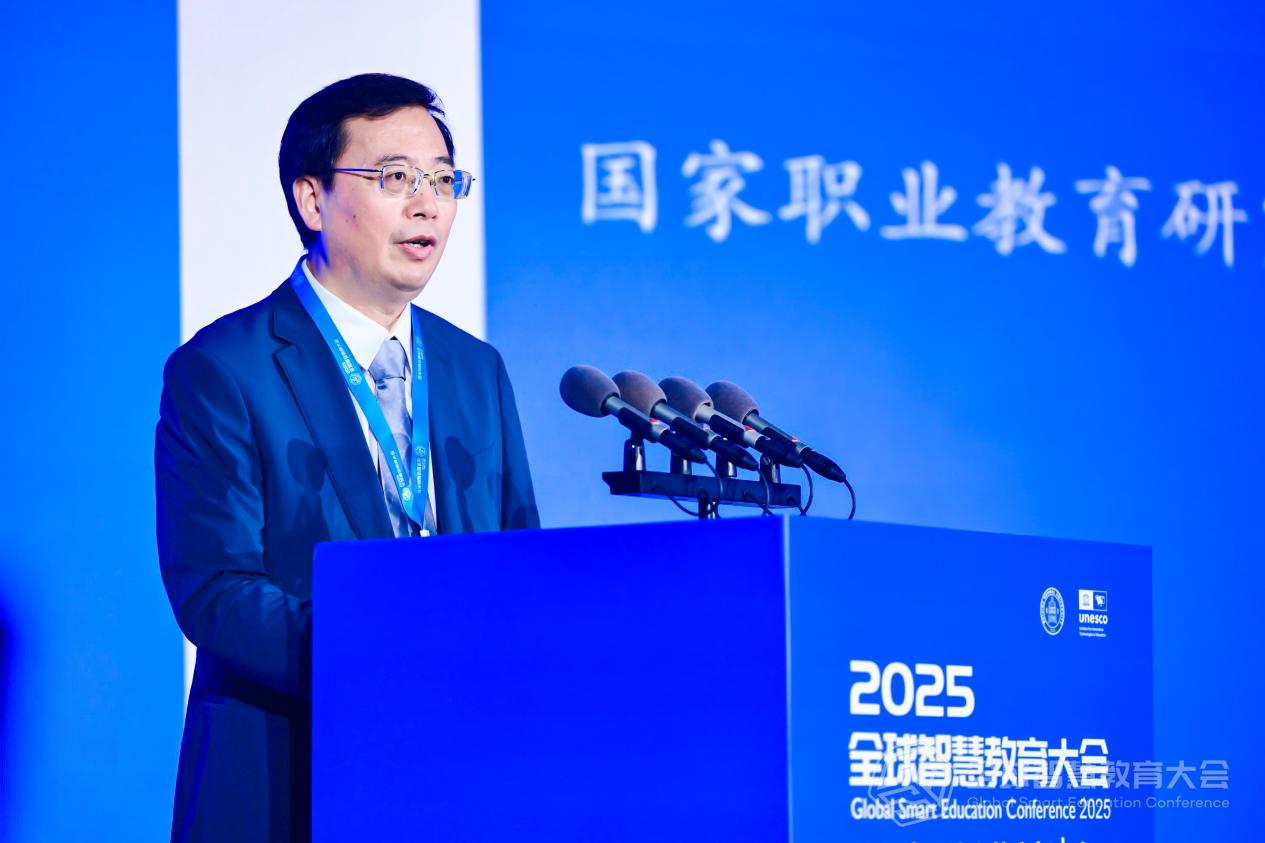 北京師範大學教育學部職業與成人教育研究所所長和震