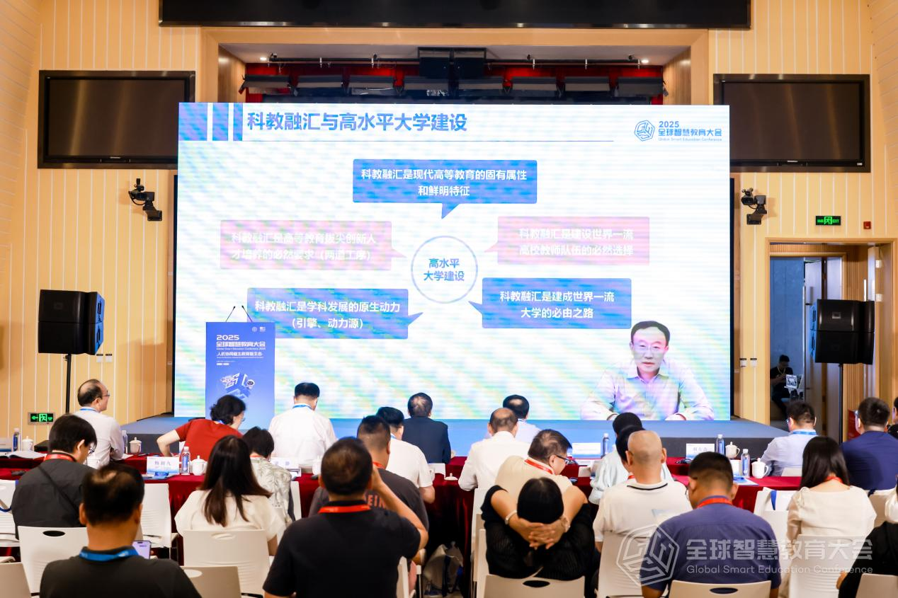 中國産學研合作促進會常務副會長雷朝滋
