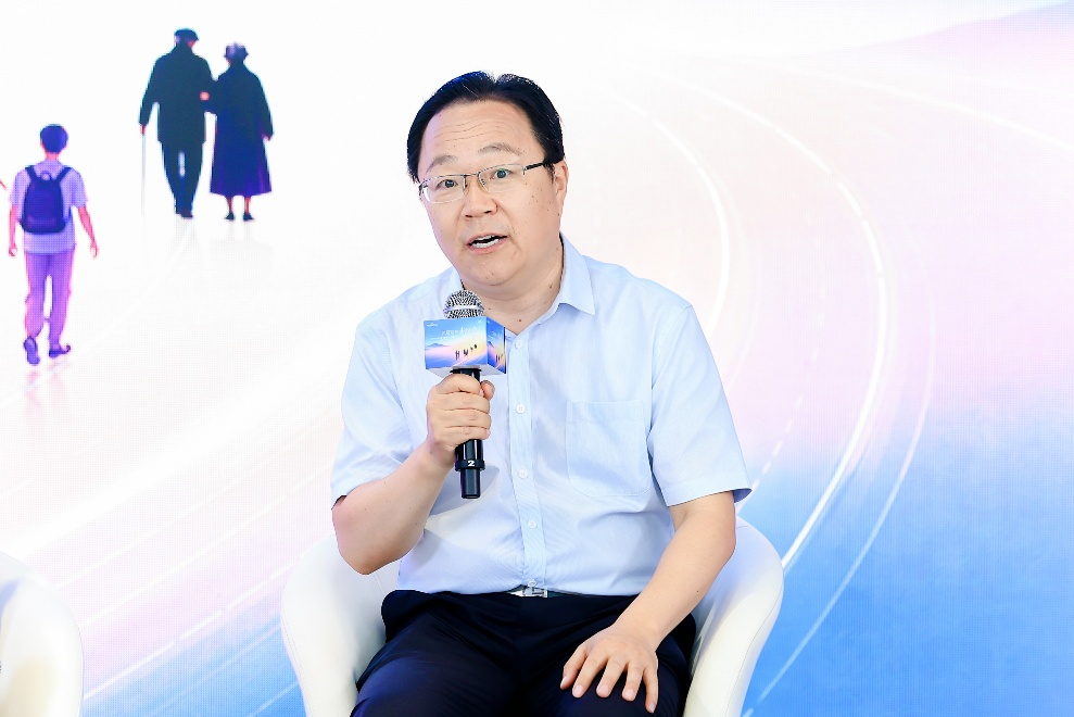 北京大學人民醫院肝病科副主任、北京大學人民醫院感染與肝病中心副主任 封波