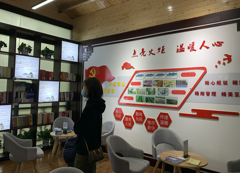 南昌市高新區艾溪湖森林濕地公園裏開設的&ldquo;紅色驛站&rdquo;，成了黨和政府聯繫群眾、服務群眾的窗口。（央視網 鄭芳 攝）