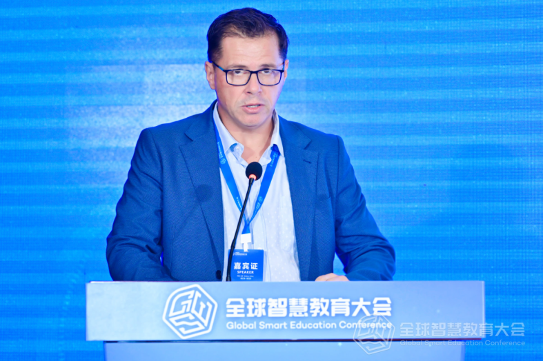 波黑巴尼亞盧卡大學哲學學院院長Srdjan Dusanic