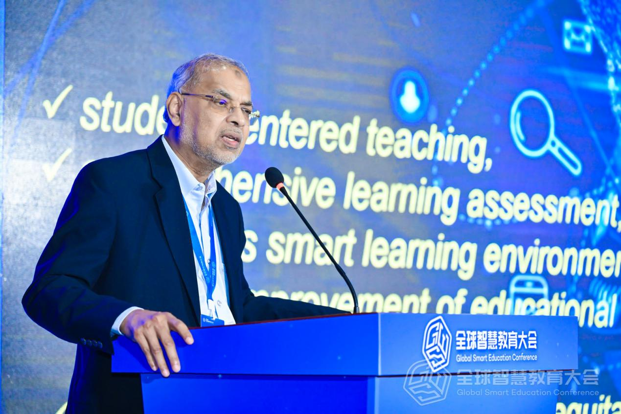 亞洲電子學習私人有限公司創始總裁艾哈邁德&middot;安薩裏（Ahmed Ansary）