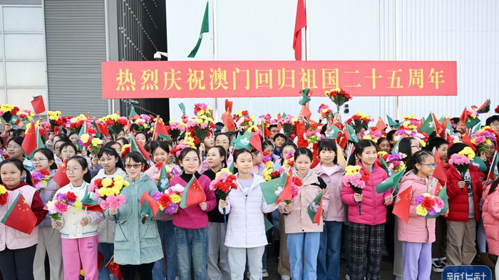習近平抵達澳門受到熱烈歡迎 
